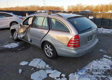 2003 Mercedes-Benz C 240 z USA, uszkodzony, nr VIN WDBRH61J73F389892